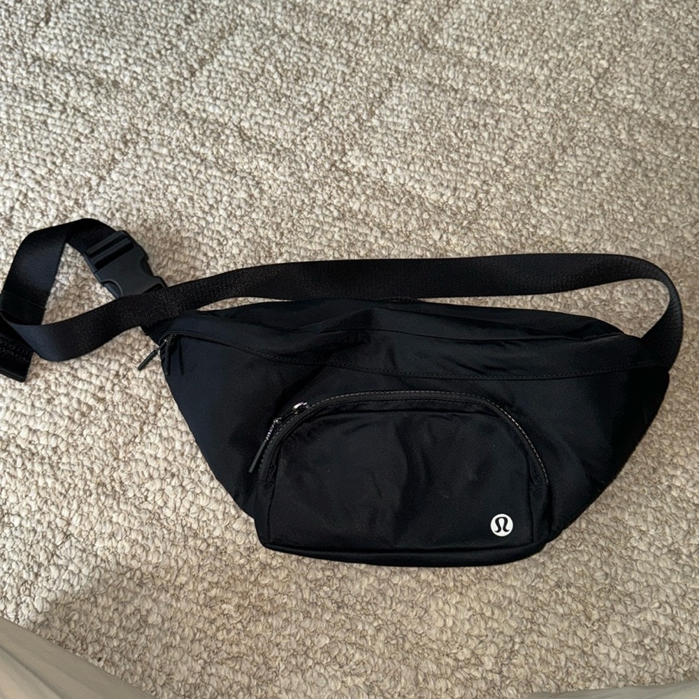 Lululemon The Rest is Written Belt Bag *3L in Black